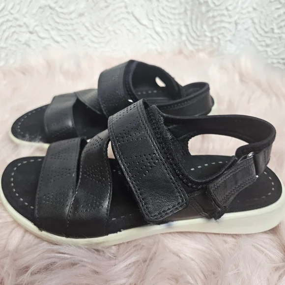 Ecco Black Sandals Comfortable Flip Flops