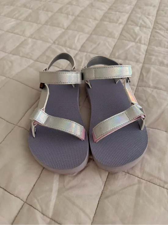 Teva - Size 4 - Girls ORIGINAL UNIVERSAL SHINE SANDAL Lavender