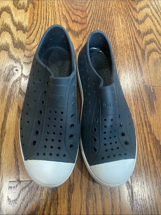 Kids black Native Jefferson slip on shoes, size 2. Great condition.