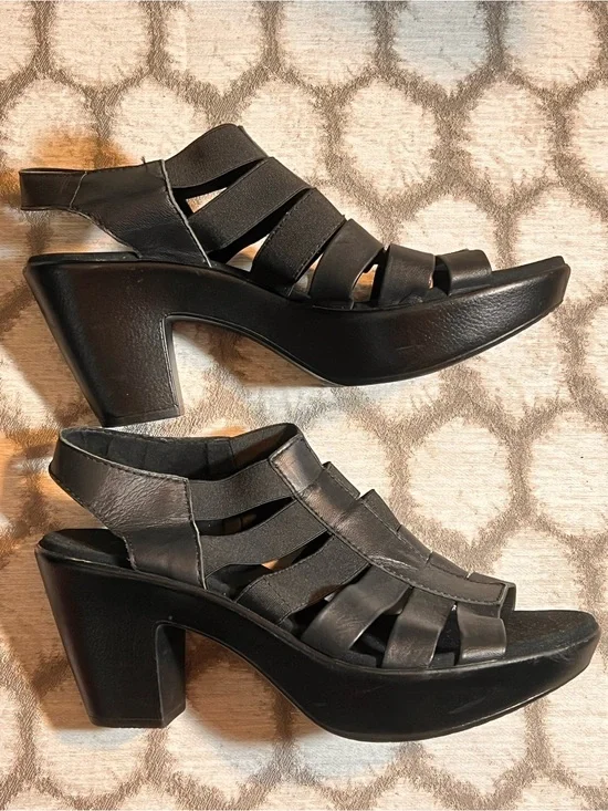 Munro Black Strappy Platform Slingback Sandals