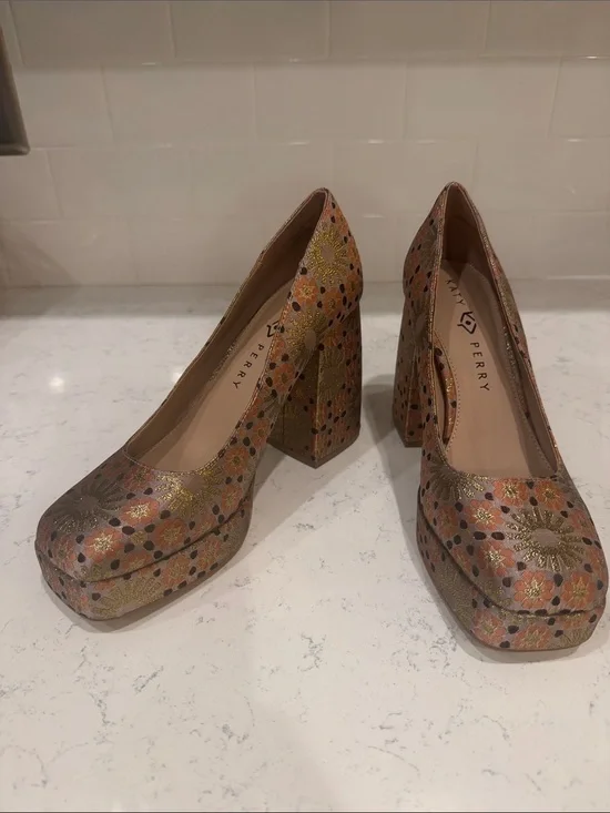 Katy Perry Collections Metallic Floral Platform Square Toe Pumps Gold Size 8.5