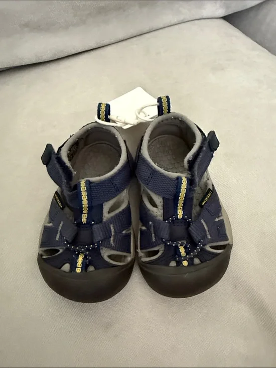 Keen toddler c5 Navy and Yellow Closed-Toe Sandals
