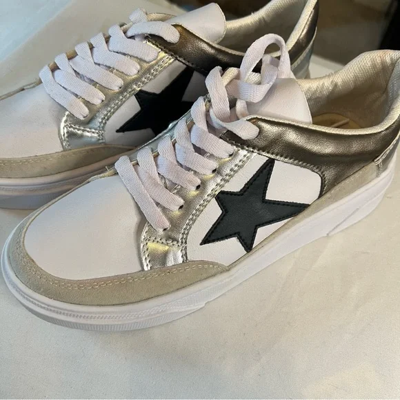 Pink Lily Star Sneakers White Silver Black Low Top Lace Up Shoes Womens 8