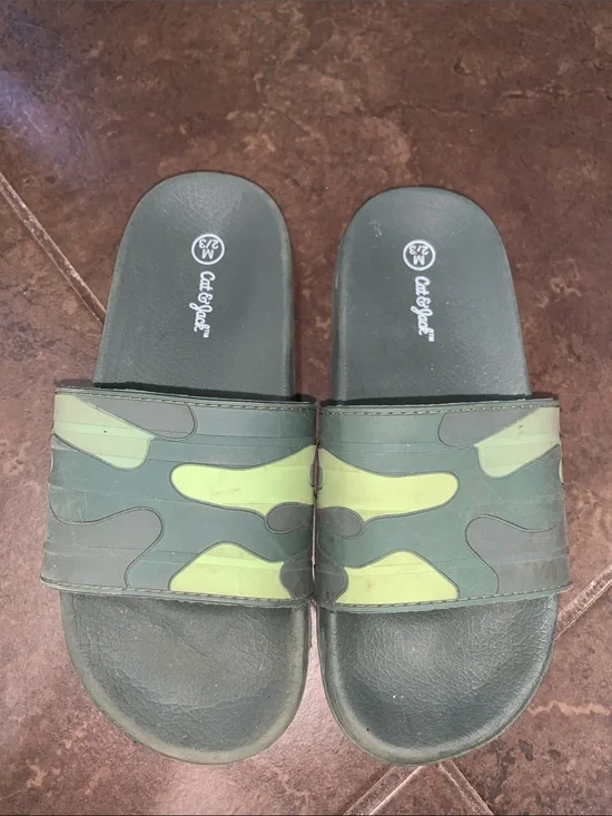 Cat & Jack Green Camo Slide Sandals 2/3