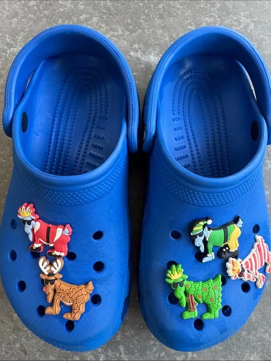 Crocs Classic Clog Kids J4 Blue with Christmas GOAT Jibbitz Charms
