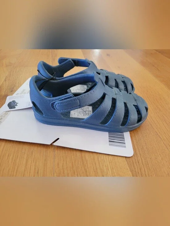 Nwt Boys size 11-12 Sandals