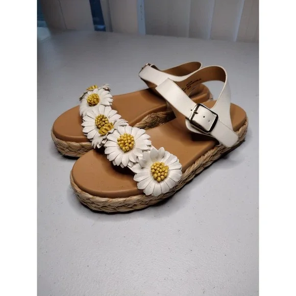Art Class Kids White Daisy Strap Espadrille Platform Sandals‎ Size 4
