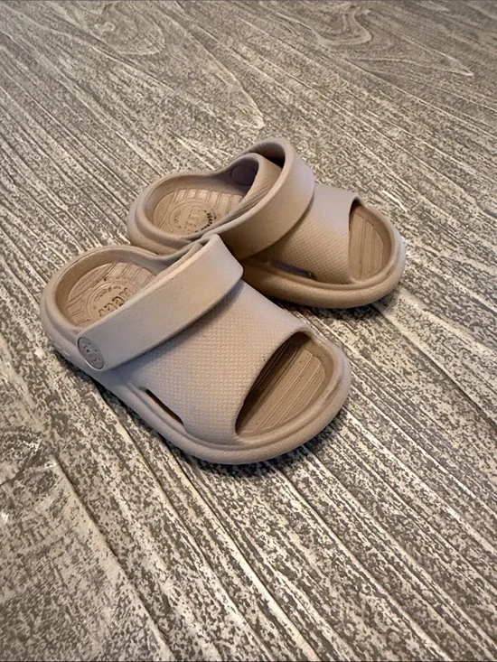 Reef Kids Boys Girls Beige Slides Sandals