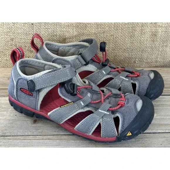 KEEN Boys Shoes Sandals Gray Red Sz 1 Summer Beach Camping