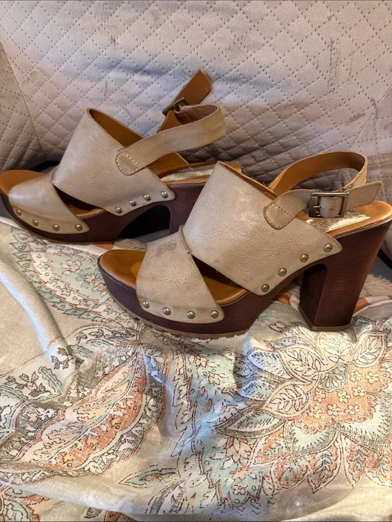Beige Leather Platform Sandals with Studded Accents
