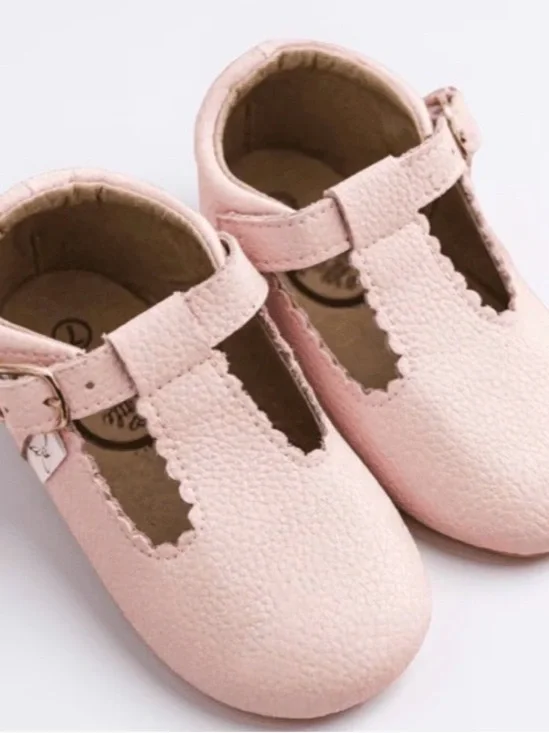 NWOT Toddler Scalloped T-Strap Sandals in Light Pink