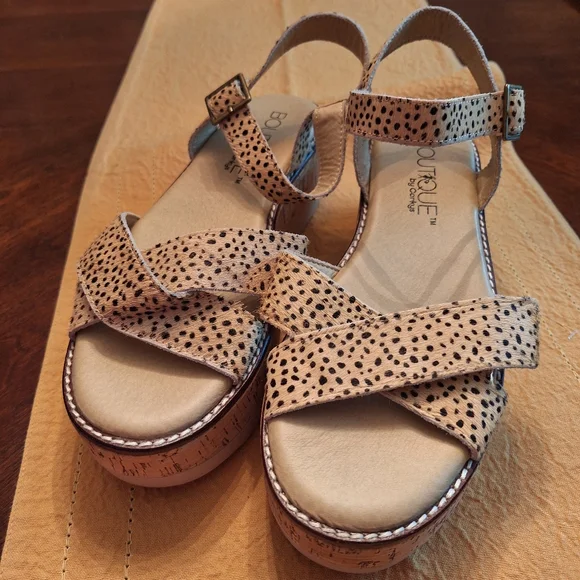 NWOT leather BOUTIQUE BY CORKYS furry platform flatform sandals si…