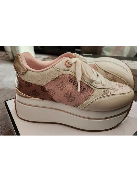 GUESS CAMRIO Retro Pink & White Platform Lace-Up Sneakers with Gold Accents