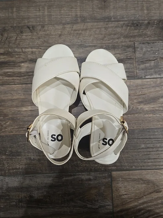 SO Girls Size 13 Ivory Cross-Strap Ankle Buckle Sandals