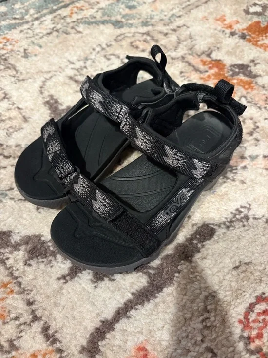 NEW/ Teva Black Cushioned Shockpad Sandals
