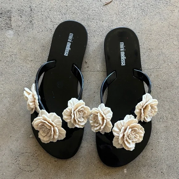 Mini Melissa Girl’s Harmonic Springtime Sandals in Black & Beige