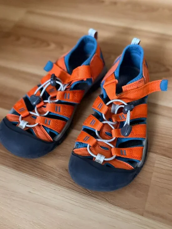 KEEN Boys' Orange & Blue Sandals – Size 4 🧡💙