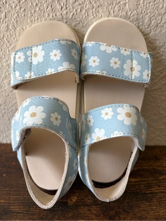 See Kai Run Girls 11 Jaylen Sandal Hook Loop Water Friendly Daisies Blue White