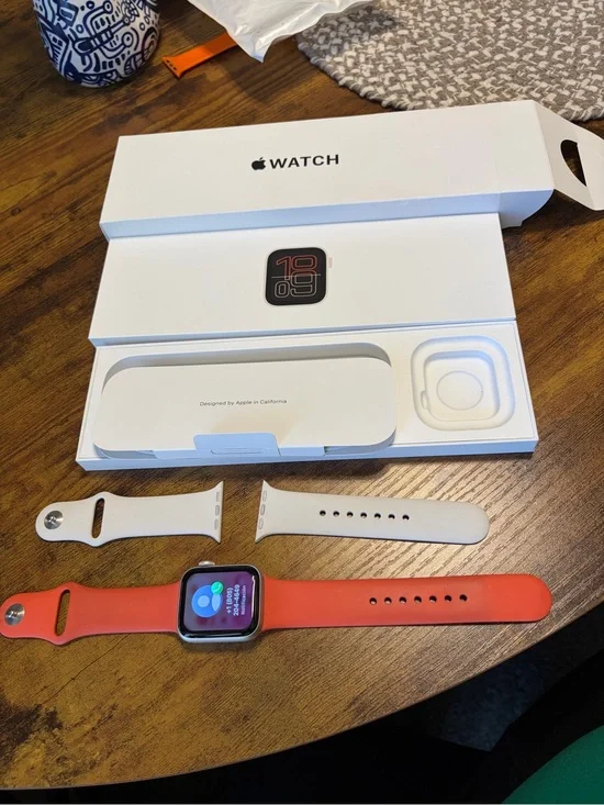 Apple Watch SE 40mm GPS + Cellular Silver - Like New 100% Battery Health⁠