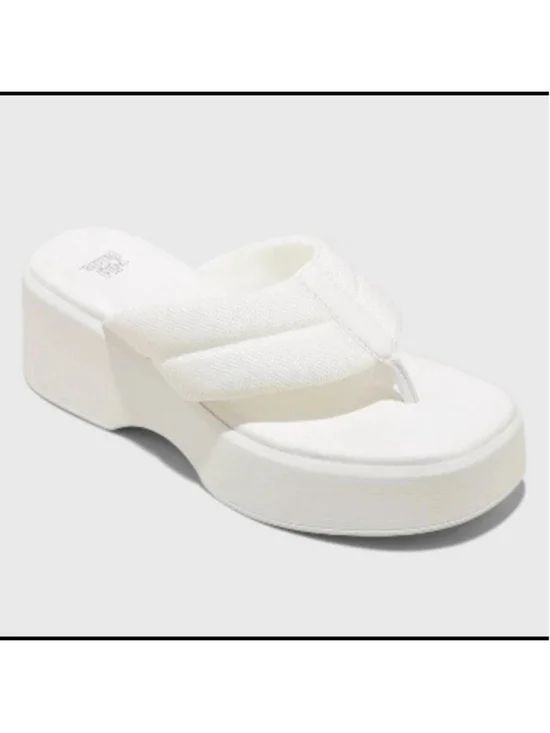 White platform sandals with a chunky heel #summer #heels Size 9 A little dirty b