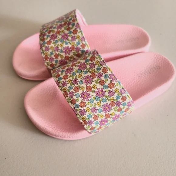 Old Navy Little Girl Pool Slides 12/13