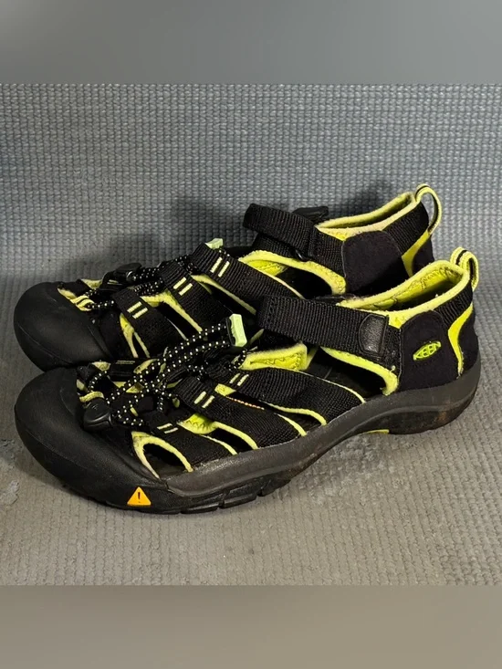 KEEN Newport H2 Sandals Black/Green Big Kid Size 5Y