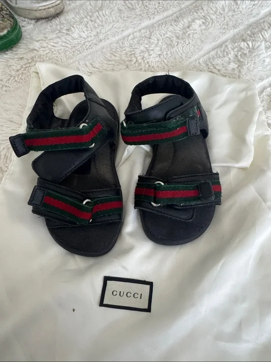 Gucci Kids Black Sandals with Green and Red Webbing