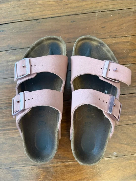Birkenstock Arizona sandal size 2-2.5 youth (EU 33) pink