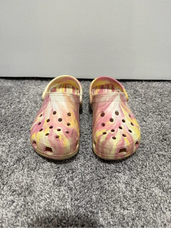CROCS Kids Size C12Tie-Dye Clogs in Pink & Yellow