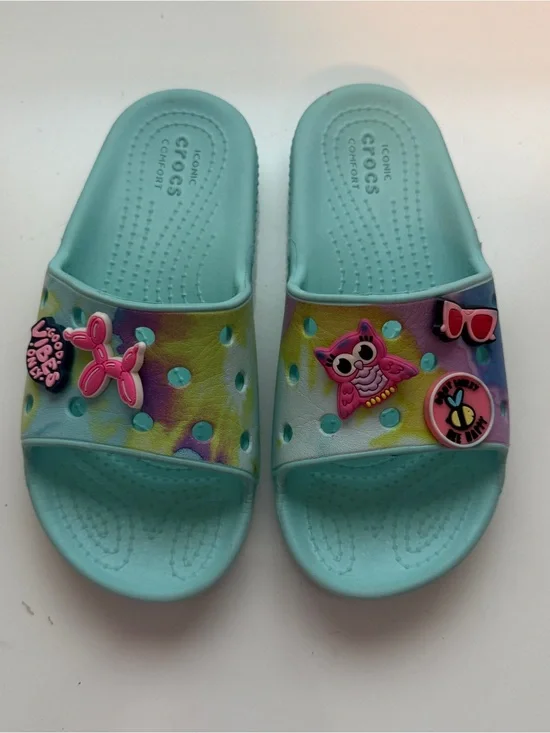 CROCS Kids Light Blue Tie-Dye Slide Sandals Size 12 w/charms