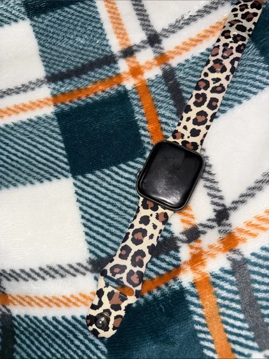 Apple Watch with Leopard Print Silicone Band