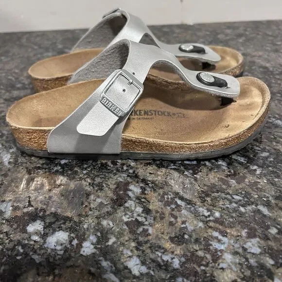 Birkenstock Gizeh Birko‑Flor Silver Thong Sandals Girls size 32