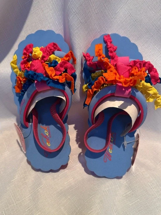 NWT Neoprene Water Sandals Girl’s Size 11 w/Hair Tie