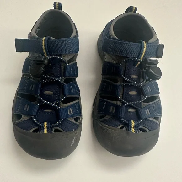 KEEN Kids’ Newport H2 Water Friendly Sandal Closed Toe Sandals