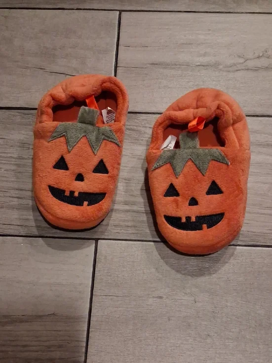 🍦Old Navy Orange Pumpkin Slip-On Kids Slippers
