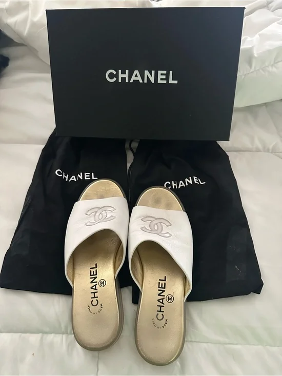 CHANEL CC Logo Double C's Women White & Gold Slide Mule