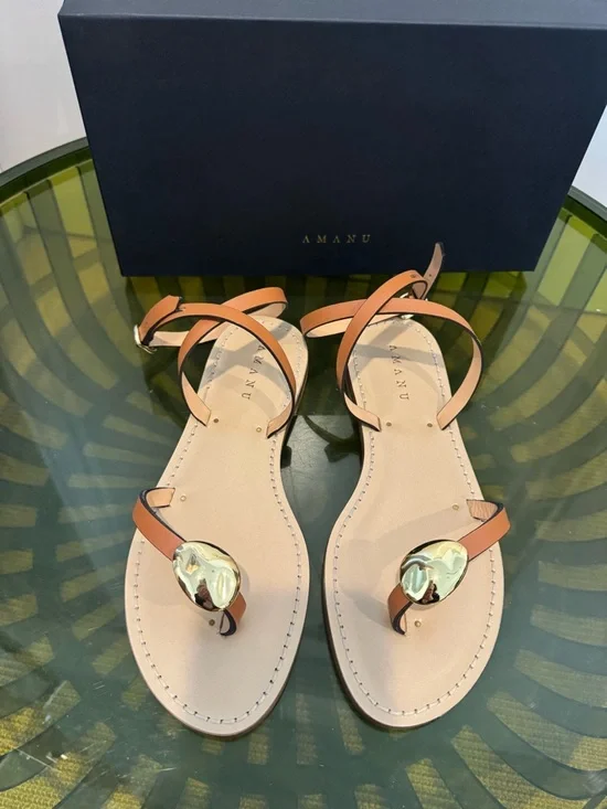 AMÀNU Tan Leather Sandals with Gold Accent