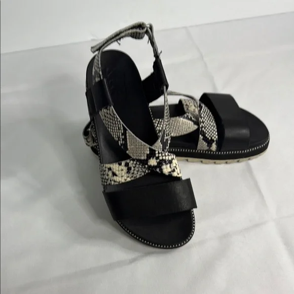 Sorel Black and Cream Sandals with Wide Strap