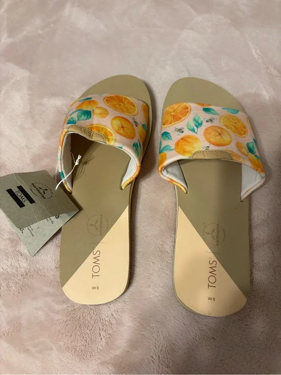 TOMS Earthwise Citrus Print Slide Sandals Orange Fruit Women’s Size 8 NWT