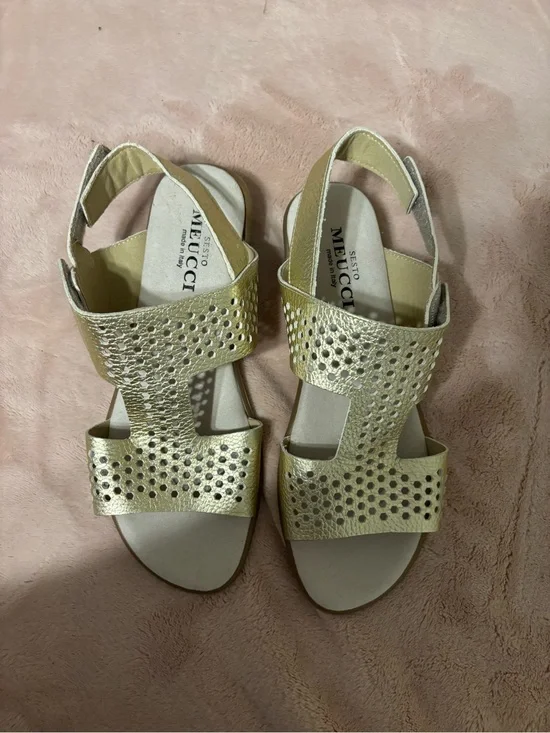 Sesto Meucci Gold Metallic Leather Perforated Comfort Sandals 9W Made in Italy