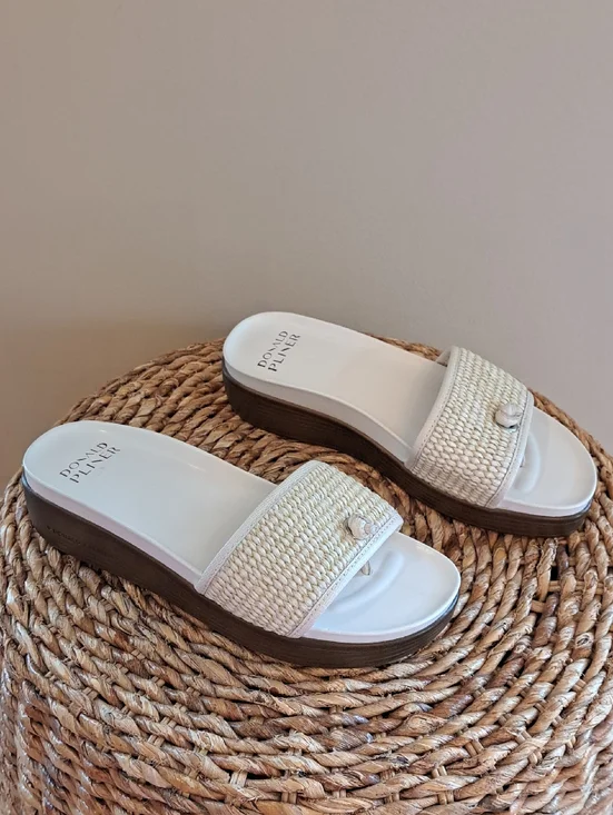 NWT Donald Pliner Womens Farrahr Off White Woven Leather Low Platform Slides 7.5