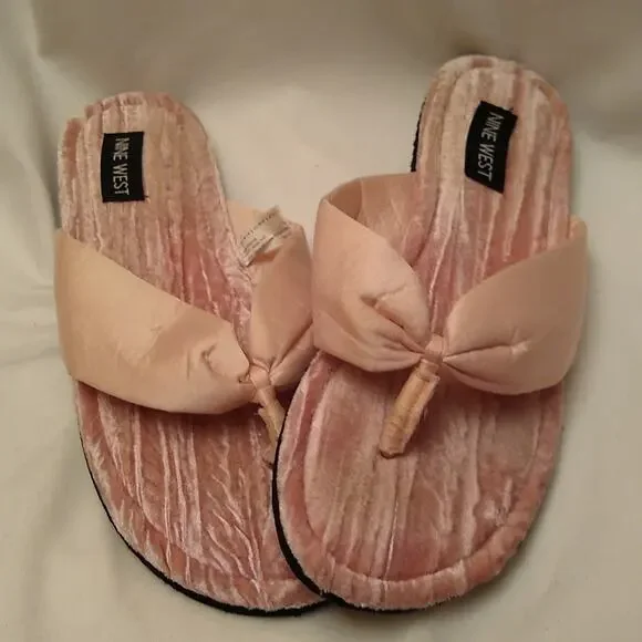 Nine west women's size 7/8 felt and satin thongs.