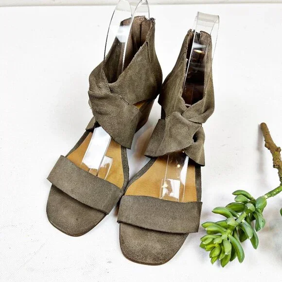 2/$20 Lucky Brand Tammanee Suede Taupe Ankle Sandal Wedges 7M