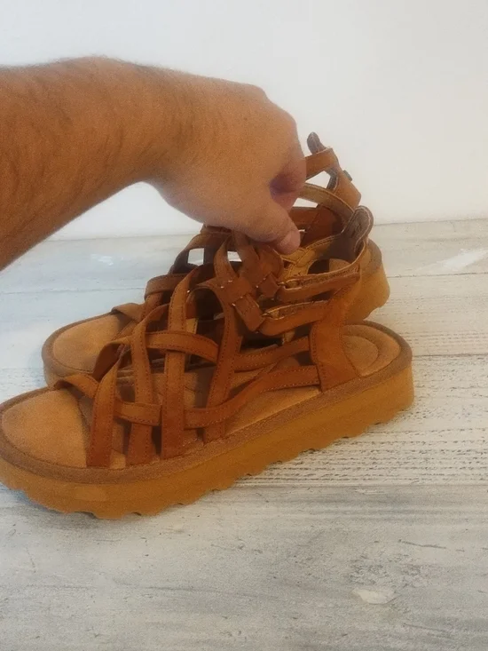 Bearpaw Prominence Women's Platform Gladiator Sandals Bearpaw size 9