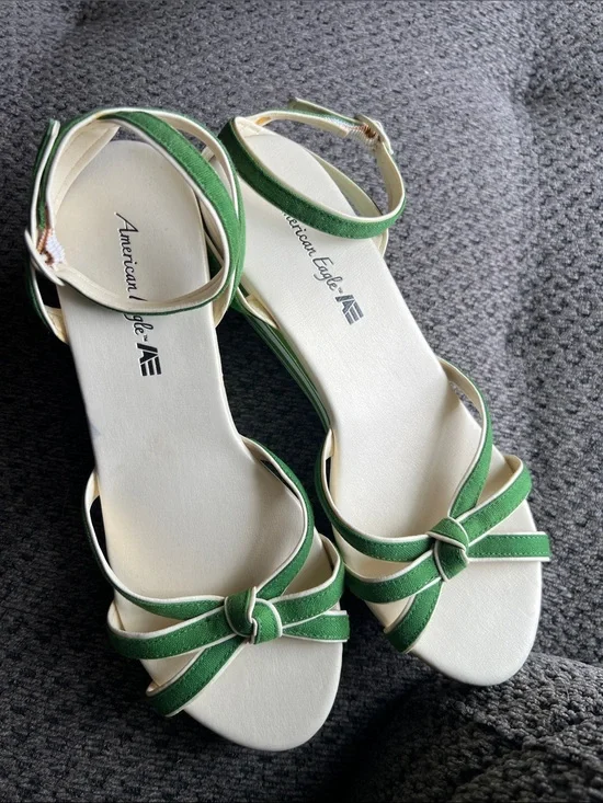 American Eagle Outfitters Green and White Knotted Ankle-Strap Sandals Sz 8.5