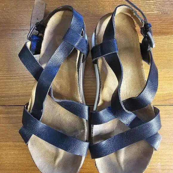 Black Strappy Platform Sandals with Buckle