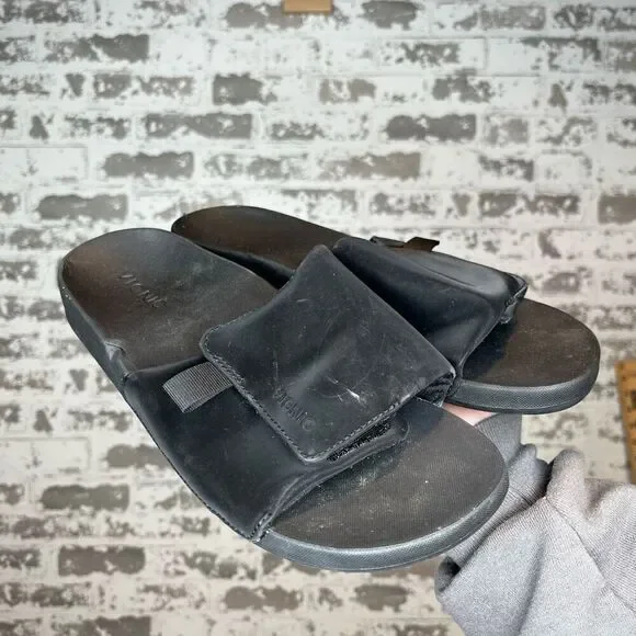 Vionic | black slip on flats