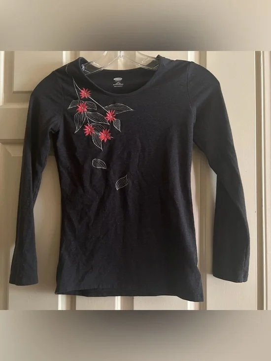 5/$20 Girls Longsleeve Shirt embroidered Flowers Size L (10/12)