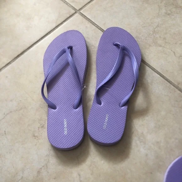 NEW Old Navy Women’s Lavender Flip Flop Sandals - Casual Beach Slides