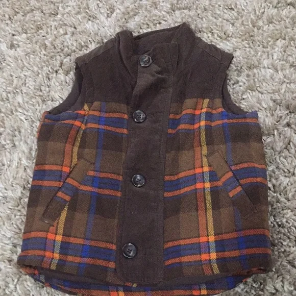 Old navy vest size 2t used a few times